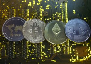 قرمزپوشی کامل بازار رمزارزها؛ ریزش ۴ درصدی بیت‌کوین در بازار جهانی