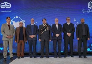 اهدای نشان افتخار و حمایل «حامی مدرسه‌سازی ایران»به مدیرعامل بانک ملی